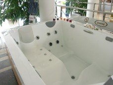Unique Jacuzzi Full 03 228x171