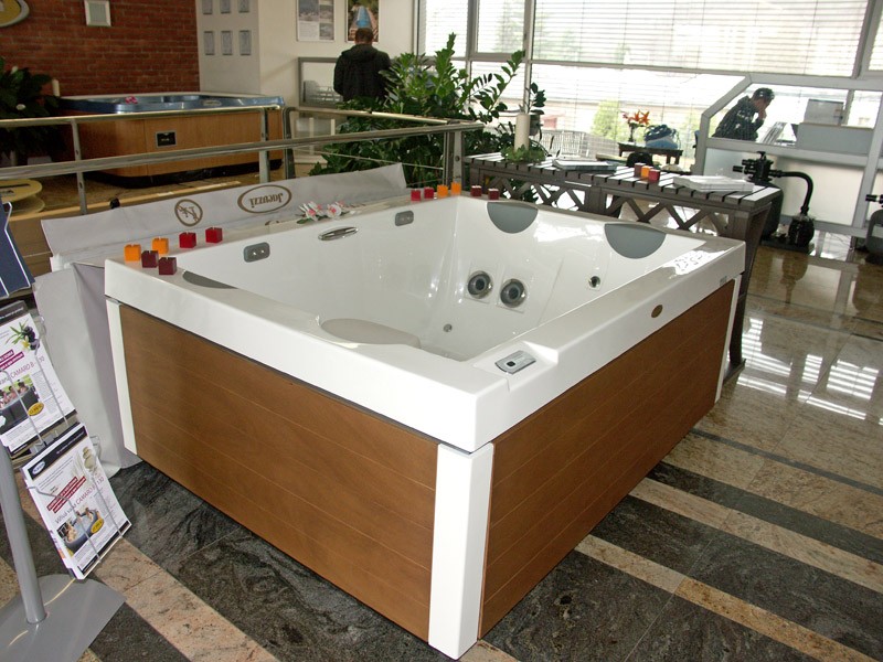 unique_jacuzzi_full_02